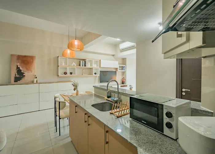 Celeste Serenity 2br Uptown Parksuits Bgc With Dryer Apartment *