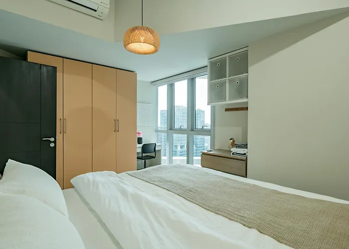 Celeste Serenity 2br Uptown Parksuits Bgc With Dryer *