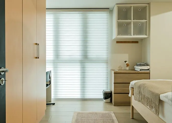 Celeste Serenity 2br Uptown Parksuits Bgc With Dryer Apartment *