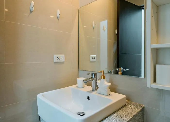 Celeste Serenity 2br Uptown Parksuits Bgc With Dryer *