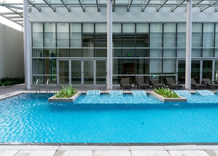Celeste Serenity 2br Uptown Parksuits Bgc With Dryer * Manila